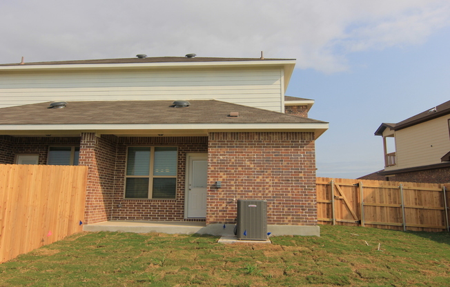 3 beds, 2.5 baths, $1,595