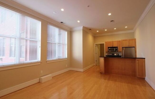 2 beds, 1 bath, 660 sqft, $3,500, Unit 411