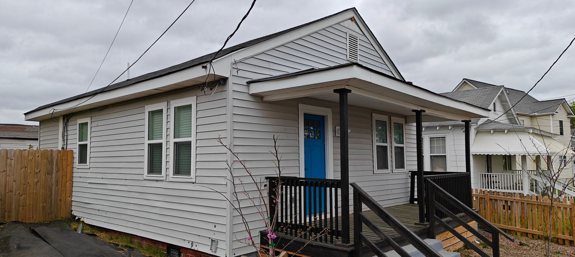2 BR/ 1 BA Newly Renovated Two Bedroom House! Available May 1st!