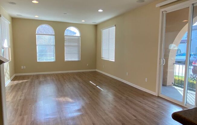 San Ramon Gale Ranch Townhouse 3BD with 4th room for office loft!  Community Pool