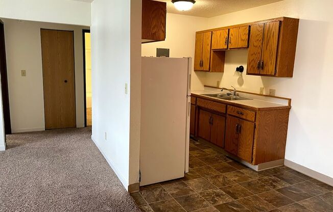3 beds, 2 baths, 1,035 sqft, $945, Unit 1929-26