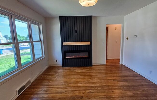 2 BED | 1 BATH | TWO-STORY HOME | WEST RAPID