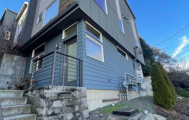 2605 22 AVE W