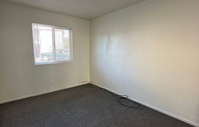 2 beds, 1 bath, $1,000, Unit Unit A