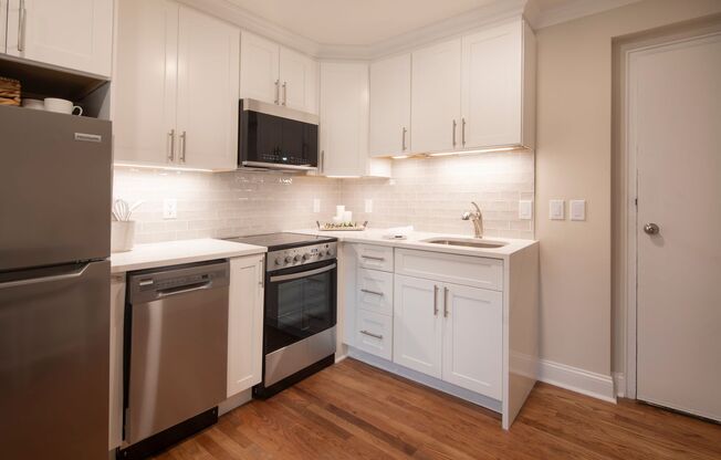 The Parkview at Polifly: In-Unit Washer & Dryer, Heat and Water Included, and Cat & Dog Friendly