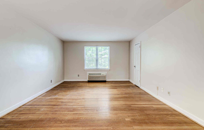 109 E GLEBE RD