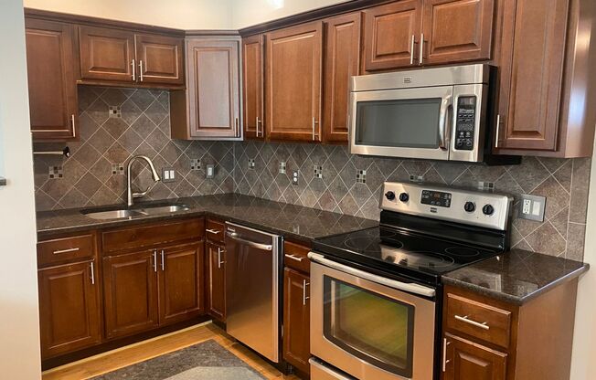 2 beds, 1 bath, $1,550