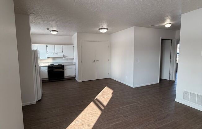2 beds, 1 bath, 796 sqft, $1,005, Unit 804