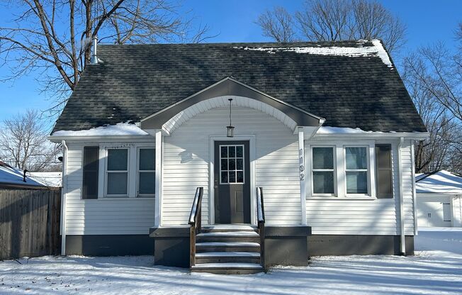Room to Spread Out! | Bright & Updated 4 Bedroom House in Muncie!