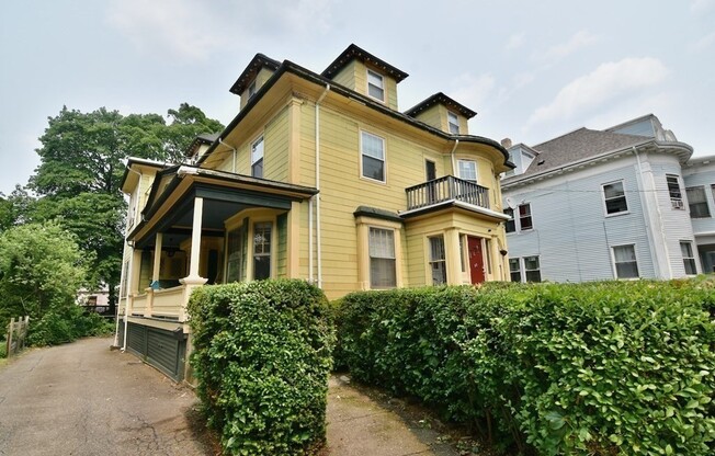 28 BROOKLEDGE ST