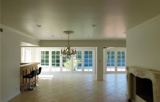 8535 PASO ROBLES AVE