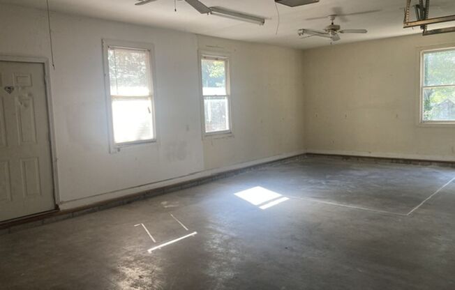 2 beds, 1 bath, $1,600