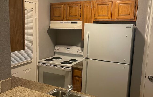 1221 Abrams Rd