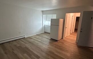 MOVE IN READY ONE BEDROOM !! Half off-security deposit!!