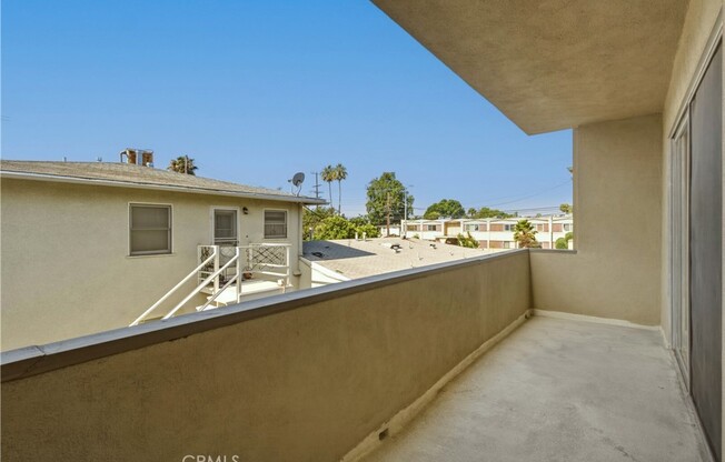 6140 WHITSETT AVE