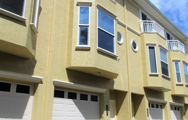 TIERRA VERDE - Updated Unfurn. Annual - 3 BR/3.5 BA, 2 CG Tandem Garage