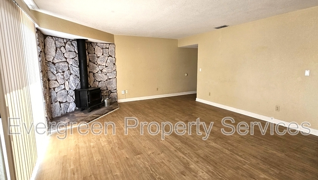 2740 ARCADIA DR
