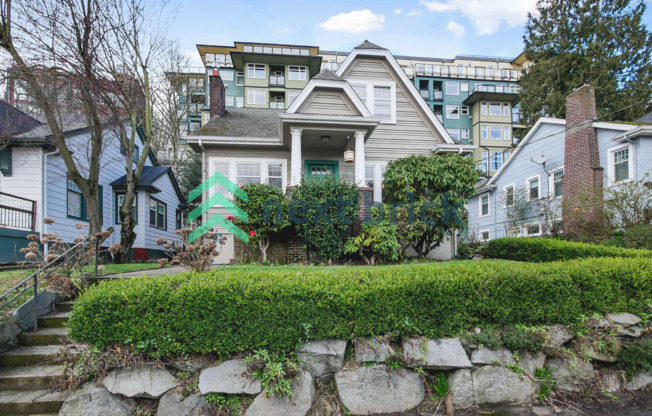 4 Beds and 3 Baths Queen Anne Craftsman House Available for Rent!