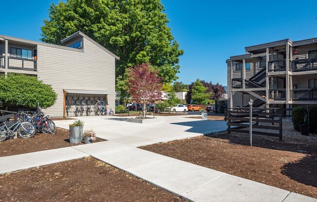 2 beds, 1 bath, 700 sqft, $1,745
