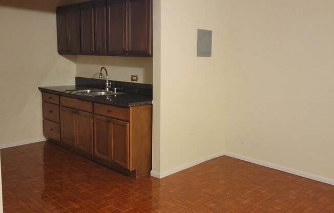 206 W CEDAR AVE