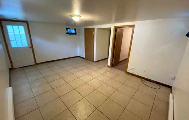 2 beds, 1 bath, 1,000 sqft, $700, Unit 834-B