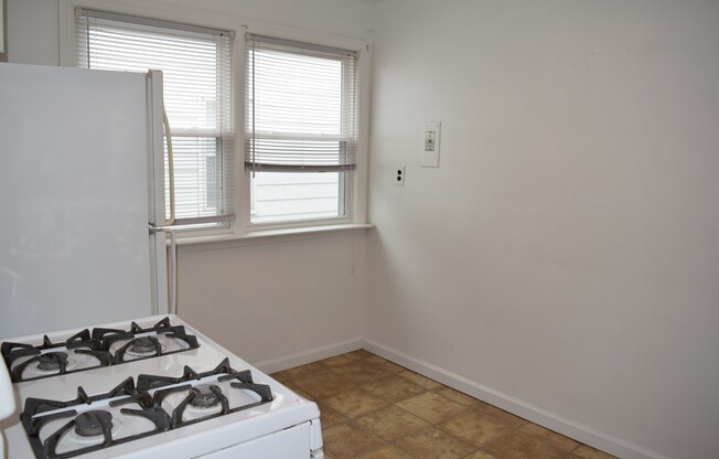 2 beds, 1 bath, $1,100