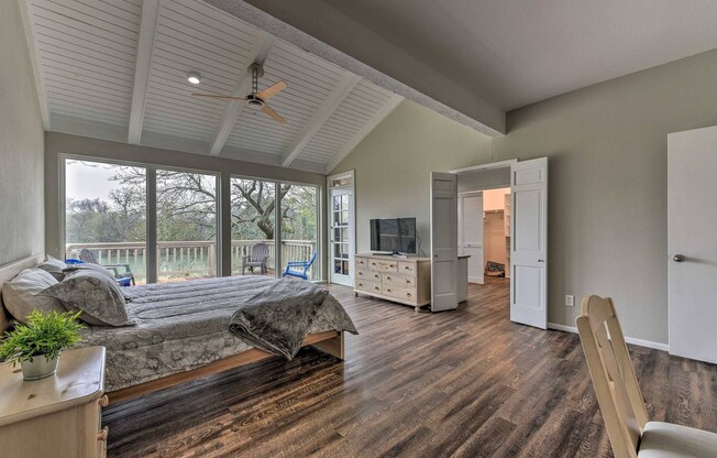 Lake Front Townhome with resort-like Views!