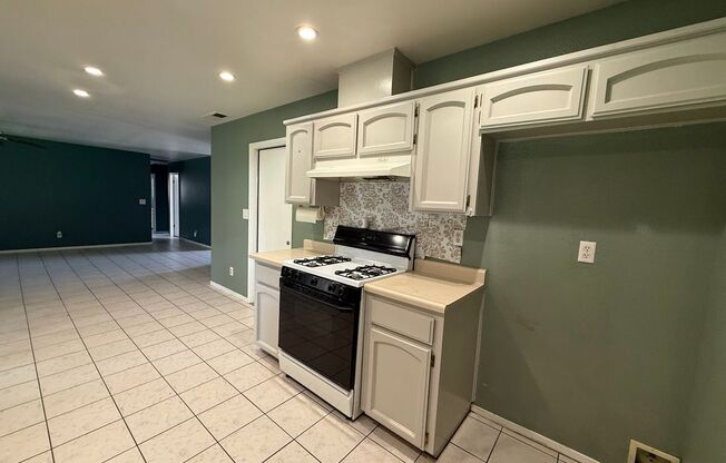 Cozy 3 bedroom home for rent with Solar panels!