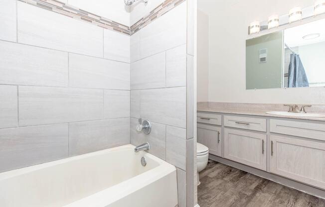 2 beds, 1 bath, 853 sqft, $1,049