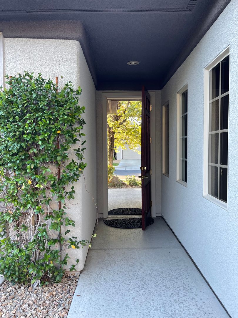 ANTHEM COUNTRY CLUB GUARD GATED 3 BEDROM HOME WITH CASITA