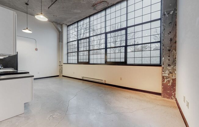 1 bed, 1 bath, 694 sqft, $1,300, Unit 102