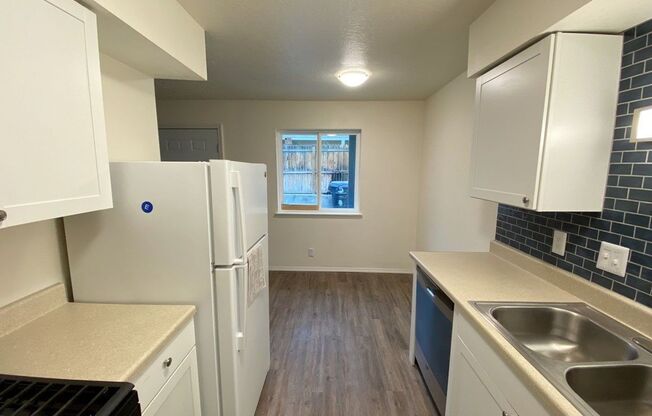 2 beds, 1 bath, 825 sqft, $1,200, Unit Unit 3