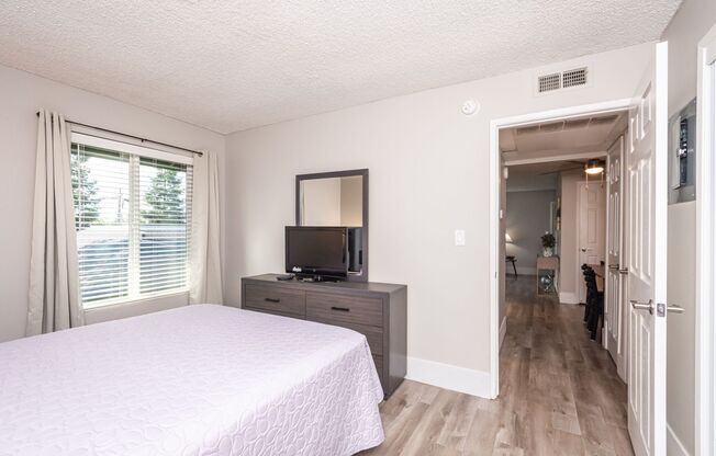 1 bed, 1 bath, 592 sqft, $1,570