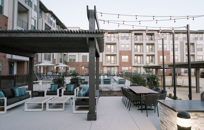 2 beds, 2 baths, 967 sqft, $1,772, Unit 4208