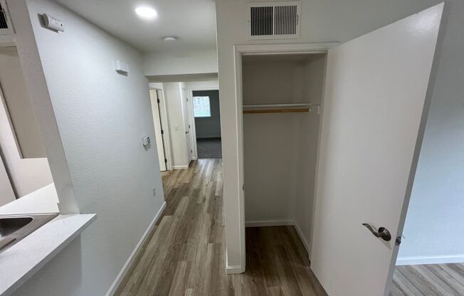 2 beds, 1 bath, 848 sqft, $1,900, Unit 2102