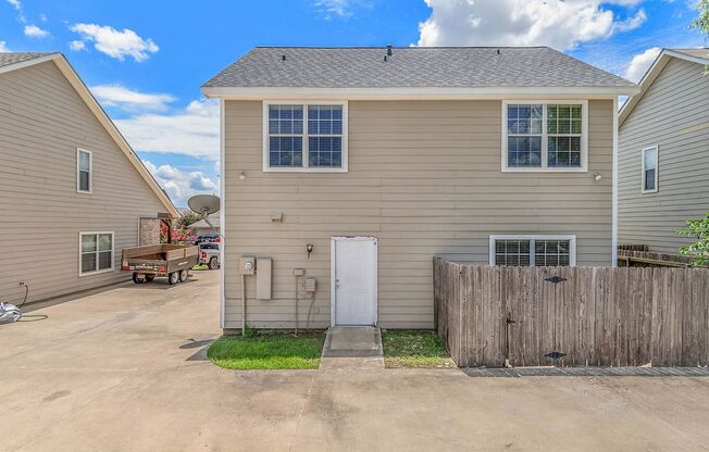 Available August 2026! 4 Bed, 3 Bath in Horse Haven Estates!!