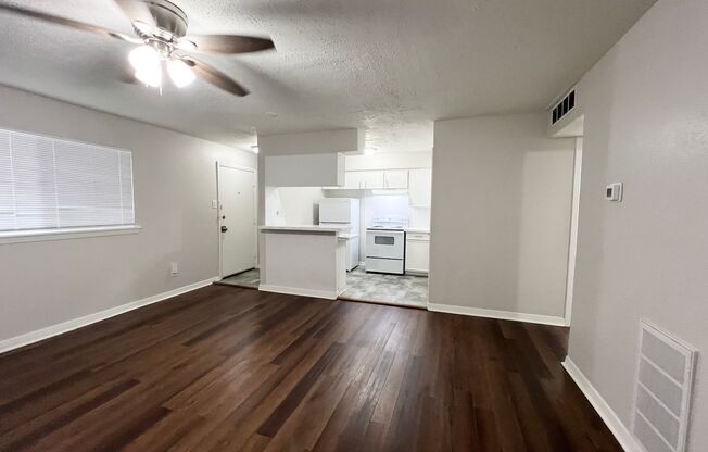 2 beds, 1 bath, $725, Unit KAY0111