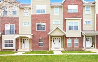GREAT LOCATION!! 3 Bedroom, 2.5 Bathroom Townhome in West Des Moines!
