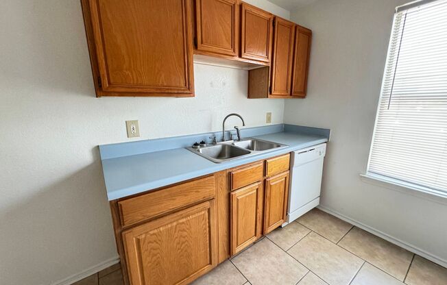 2 beds, 1 bath, 795 sqft, $725