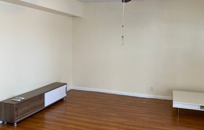 Conveniently Located 2 bedroom, 1 bath unit in Makiki