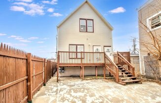 5005 W CHICAGO AVE