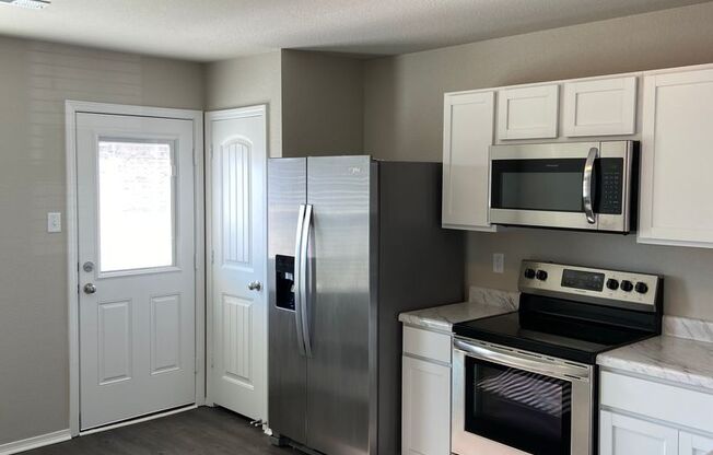 3 beds, 2 baths, $1,495