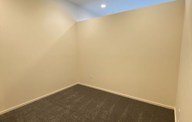 1 bed, 1 bath, 611 sqft, $1,145, Unit 720