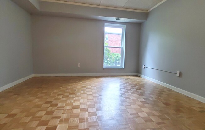 44 BROADLAWN PARK