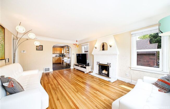 Charming 4 bed, 2 bath, fully fenced, covered deck in convenient location.