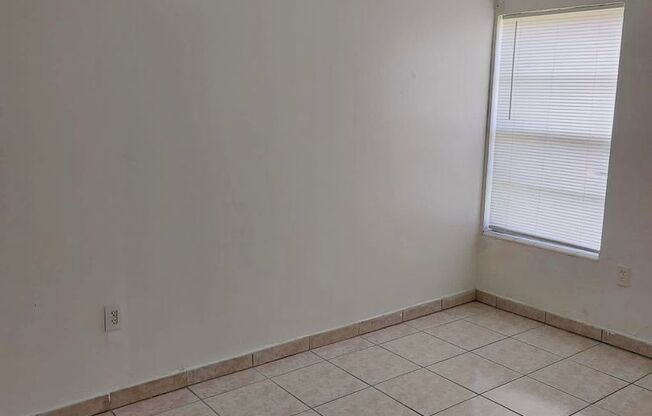 1 bed, 1 bath, $1,750, Unit B24