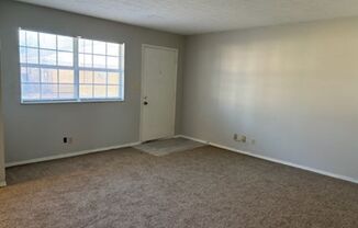 2 beds, 1 bath, $795, Unit B