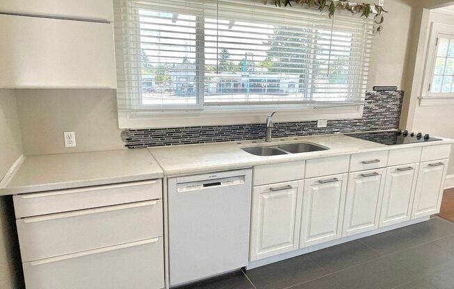 Rose City Park 2 bed, 2 bath with classic features
