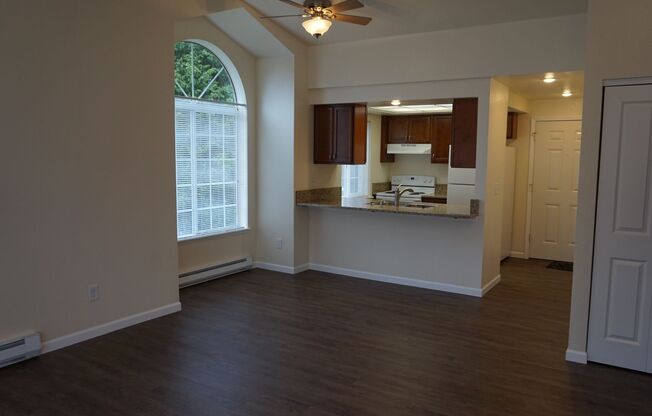 2 beds, 1 bath, 880 sqft, $1,695, Unit #4