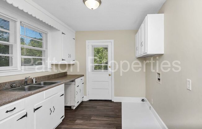 3 beds, 1 bath, $1,395